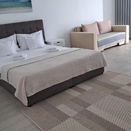 Melissa Pool & Mamaia-nord Apartment *