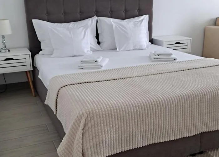 Melissa Pool & Mamaia-nord Daire