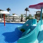 Melissa Pool & Mamaia-nord Apartment *