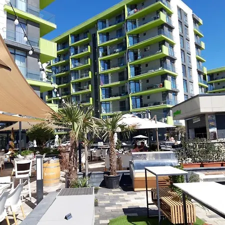 Melissa Pool & Mamaia-nord Apartment *